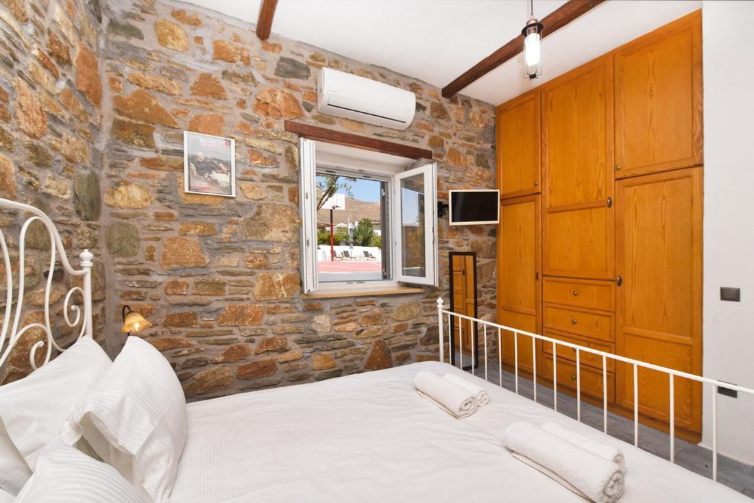 Flora'S Beach And Pool Villa In Syros Liaropa Exterior photo